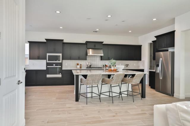 592 Santa Lucia Way, Marina CA: https://media.crmls.org/mediaz/54ac2868-7c81-4349-9486-4b3ae59680db.jpg