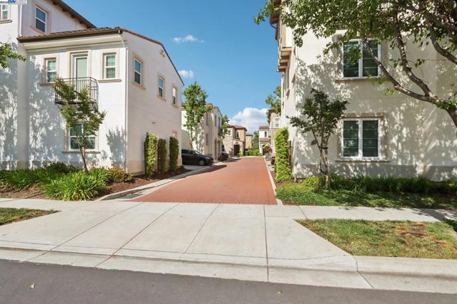 3454 Cinnamon Ridge Rd, San Ramon CA: https://media.crmls.org/mediaz/54acbaa6-201f-4334-b619-34ee1fd8d0fe.jpg