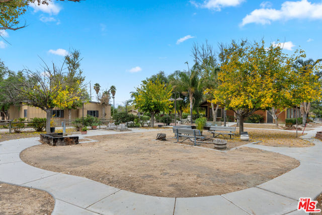 805 N Sanderson Avenue, San Jacinto CA: https://media.crmls.org/mediaz/54ad9ef6-8b19-45e2-8dd7-360fc9318b07.jpg