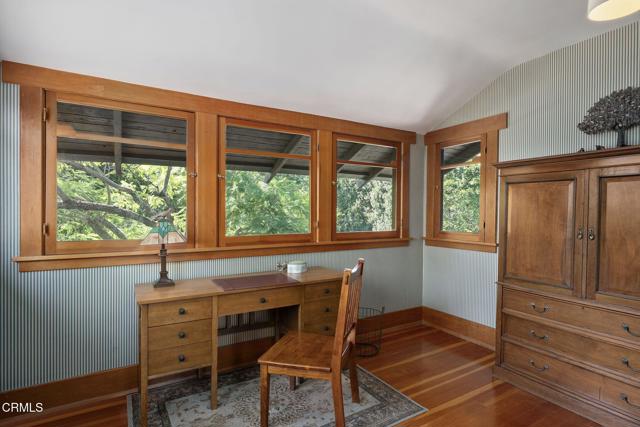 1327 S Oak Knoll Avenue, Pasadena CA: https://media.crmls.org/mediaz/54adccaf-fdcf-4be4-892b-464637042fc4.jpg