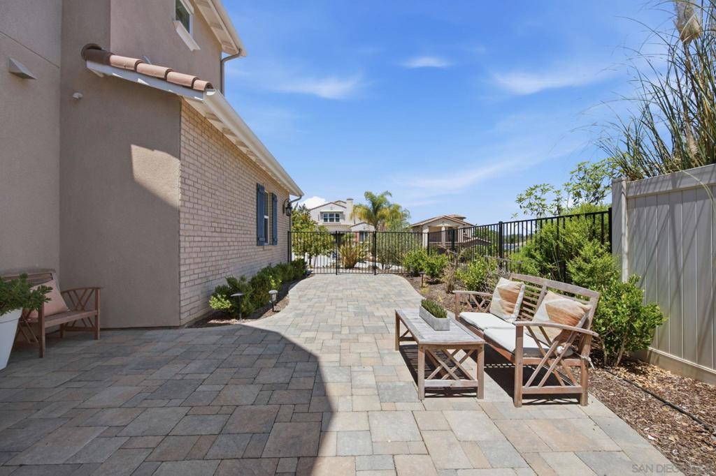 716 Thorntree Ct - photo 3