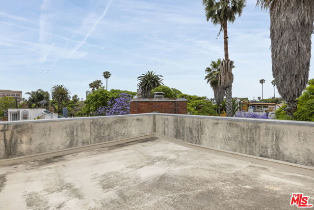 2412 Ocean Avenue, Venice CA: https://media.crmls.org/mediaz/54ae23c8-ac28-4a6f-aeb2-ea84f72be558.jpg