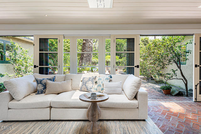 314 Arroyo Drive, South Pasadena CA: https://media.crmls.org/mediaz/54ae2b11-3841-4291-bb98-42c4da0d333e.jpg
