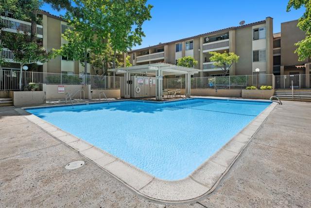 1855 Diamond St, San Diego CA: https://media.crmls.org/mediaz/54ae5d30-4beb-46ef-b7d5-b16473e21ae8.jpg