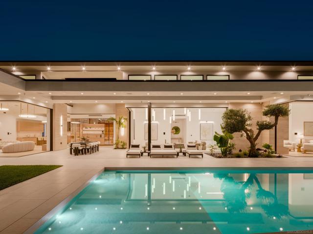 6283 La Jolla Scenic Drive S, San Diego CA: https://media.crmls.org/mediaz/54ae8526-0d23-4eb8-a1f9-f3ea7b4c171c.jpg