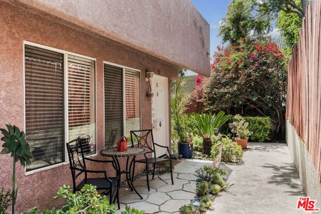 10249 Tujunga Canyon Boulevard, Tujunga CA: https://media.crmls.org/mediaz/54ae853a-a6c8-4540-bcc9-a8b83d02f632.jpg
