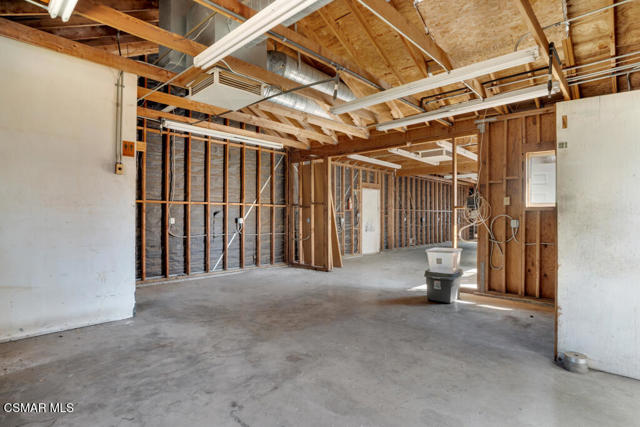 2327 Royal Avenue, Simi Valley CA: https://media.crmls.org/mediaz/54af130f-f11b-46f0-91c2-d6f17172f601.jpg