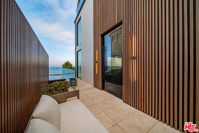 18954 Pacific Coast Highway, Malibu CA: https://media.crmls.org/mediaz/54af4be9-7455-472d-8f3d-43de4367b69d.jpg
