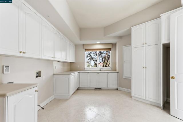 2981 GRAPEVINE TER, Fremont CA: https://media.crmls.org/mediaz/54b0db0d-273c-419c-a330-9e0c3b779f22.jpg