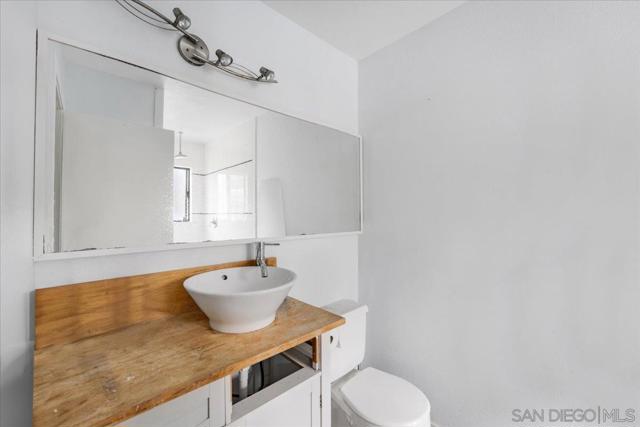 2340 Caringa Way E, Carlsbad CA: https://media.crmls.org/mediaz/54b119cd-cfc4-4811-808a-c5ba91bf7a25.jpg