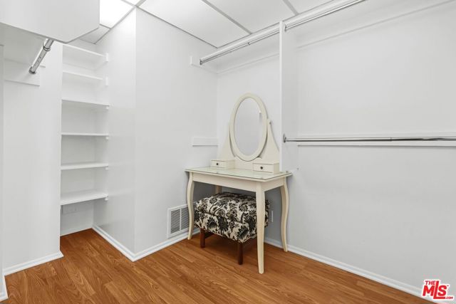 339 N Palm Drive, Beverly Hills CA: https://media.crmls.org/mediaz/54b1b3cd-a843-441d-b3a9-b01fafd8442a.jpg
