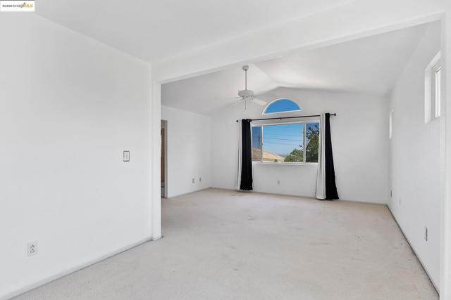 2 Quiet Path Ct, Pittsburg CA: https://media.crmls.org/mediaz/54b1cc9c-aff6-4a3f-81ec-46ba3c333b47.jpg