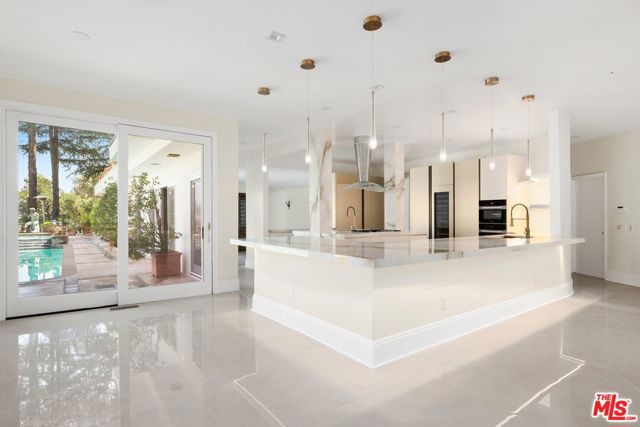 1727 Stone Canyon Road, Los Angeles CA: https://media.crmls.org/mediaz/54b20488-6f39-4767-a895-38084825ed2c.jpg