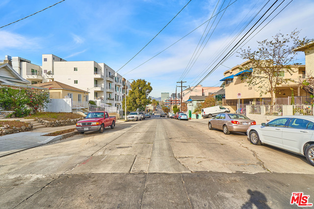 1129 S Harvard Boulevard, Los Angeles CA: https://media.crmls.org/mediaz/54b21586-d821-472a-a7de-6be73155c62e.jpg