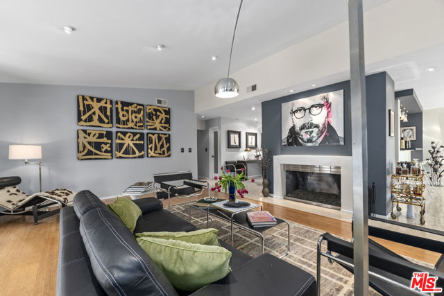 8670 Allenwood Road, Los Angeles CA: https://media.crmls.org/mediaz/54b29960-0f7d-405f-a022-2eb9b9172338.jpg