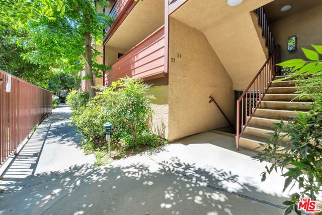10220 De Soto Avenue, Chatsworth CA: https://media.crmls.org/mediaz/54b2bb28-df8c-40e0-8ed6-9aabff5a7434.jpg