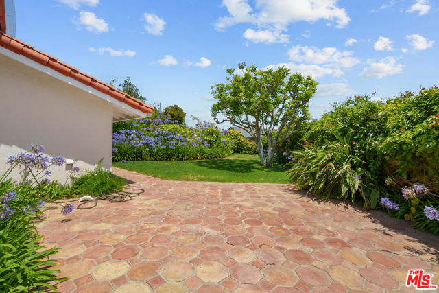 6236 Trancas Canyon Road, Malibu CA: https://media.crmls.org/mediaz/54b2c10c-359a-4922-99d1-0a68e2c85838.jpg