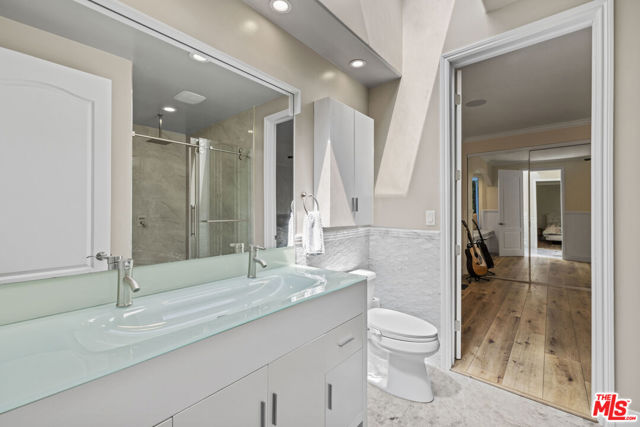 8944 Enfield Avenue, Sherwood Forest CA: https://media.crmls.org/mediaz/54b2c336-3c74-46b3-a7b4-5fa7876cc5cb.jpg