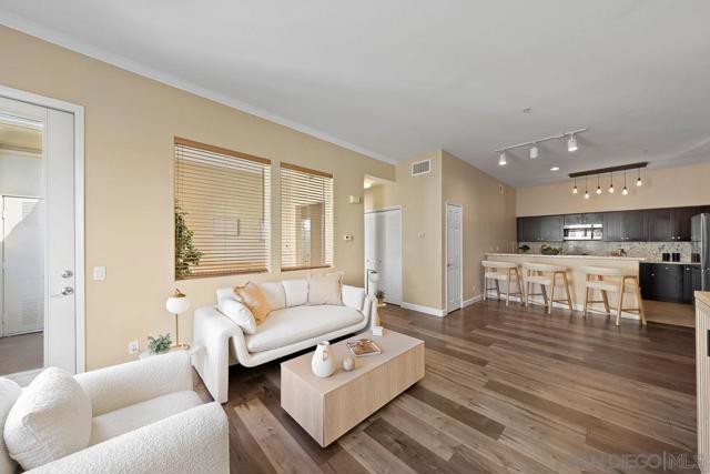 12362 Carmel Country Rd, San Diego CA: https://media.crmls.org/mediaz/54b311b3-89fb-42c5-a813-a36c3de3261f.jpg