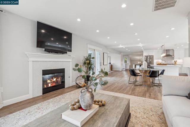 1019 Silverhill Drive, Lafayette CA: https://media.crmls.org/mediaz/54b4c530-04c2-415c-856f-3223b1eef54f.jpg