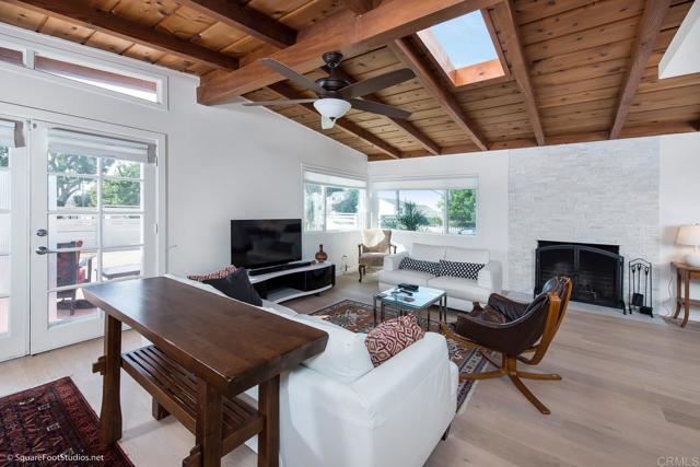 Detail Gallery Image 2 of 17 For 7209 Draper, La Jolla,  CA 92037 - 3 Beds | 3 Baths