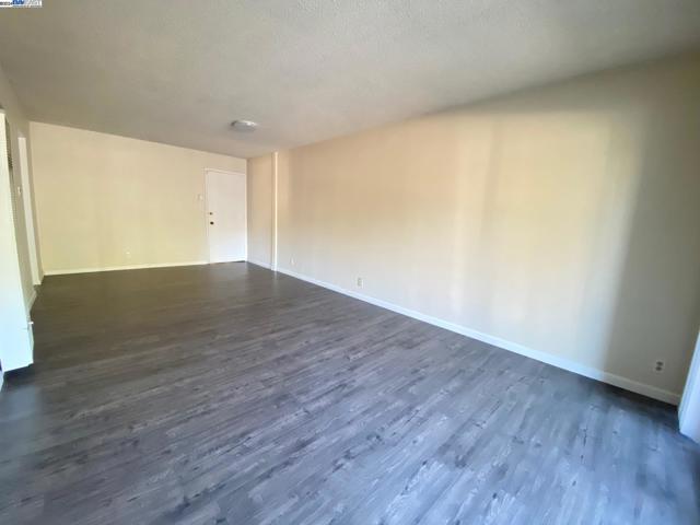 1600 Laguna St, Concord, California 94520-7108, 1 Bedroom Bedrooms, ,1 BathroomBathrooms,Condominium,For Sale,Laguna St,41070279