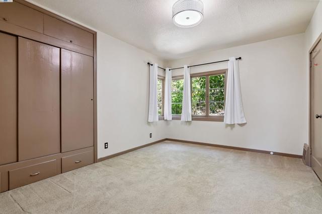 3476 Springhill Rd, Lafayette CA: https://media.crmls.org/mediaz/54b5e33c-dc49-41d1-8f24-6a807a7f05ad.jpg