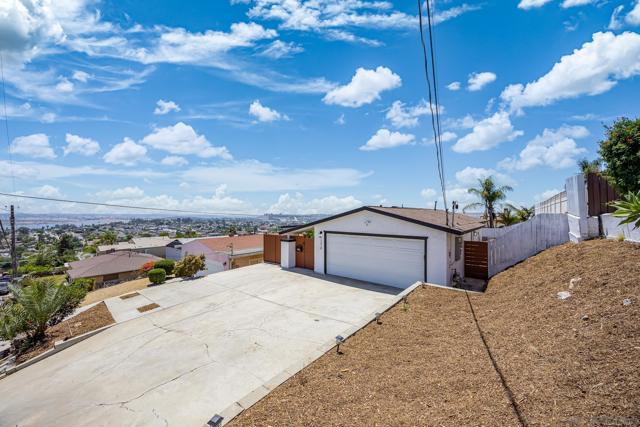1210 Maria Ave, Spring Valley CA: https://media.crmls.org/mediaz/54b61996-63f4-46ac-843b-4e6791616dde.jpg