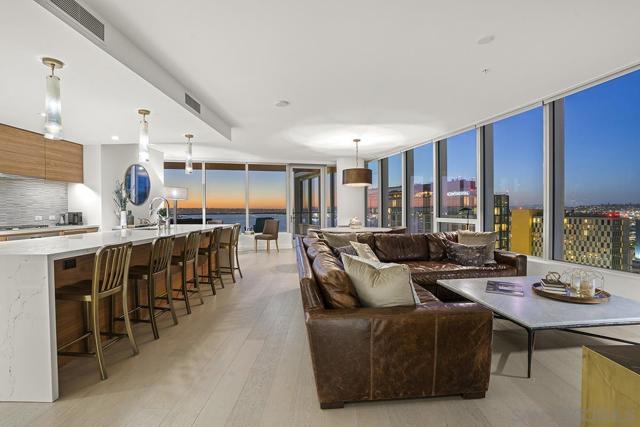 888 W E Street, San Diego CA: https://media.crmls.org/mediaz/54b6989c-556a-4aa6-948a-5054069cd17b.jpg