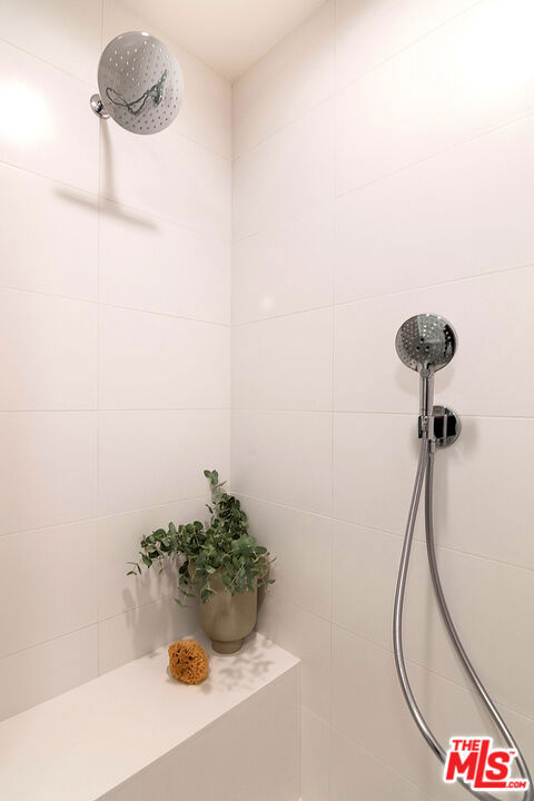 https://media.crmls.org/mediaz/54b70f37-548a-43d4-8381-18227a2fa093.jpg?preset=X-Large