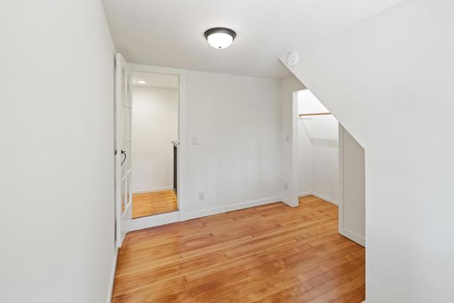 18 Upper Circle, Carmel Valley CA: https://media.crmls.org/mediaz/54b7eee1-39a6-48db-a908-f20f23913b11.jpg