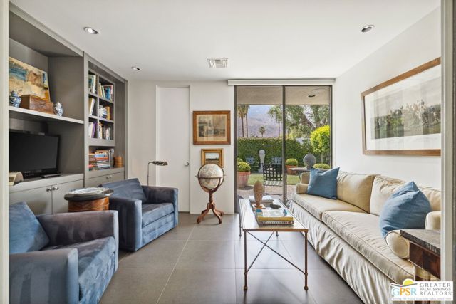 1860 Via Isla, Palm Springs CA: https://media.crmls.org/mediaz/54b979a0-0714-40c9-b435-3d062347c2b7.jpg