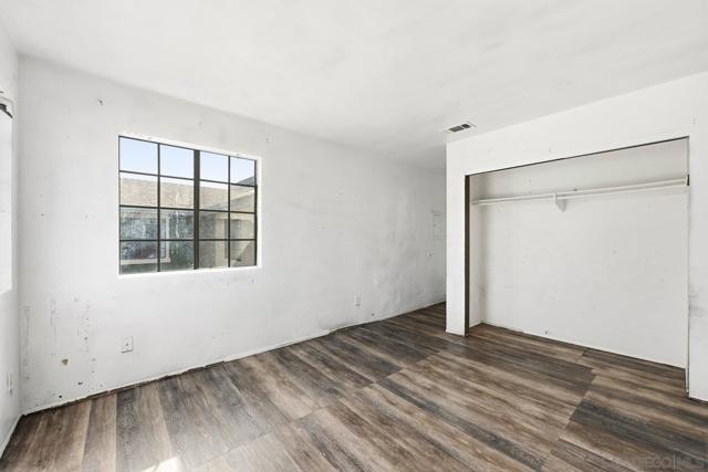 1225 N Broadway, Escondido CA: https://media.crmls.org/mediaz/54b9e462-487e-4266-bf9a-992e9a00f76f.jpg