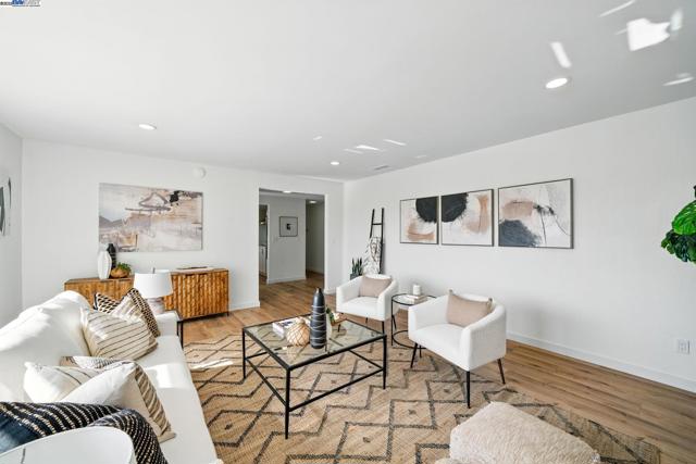 35 San Joaquin Pl, Novato CA: https://media.crmls.org/mediaz/54ba3540-b812-4a4b-8a71-c354bd84effc.jpg