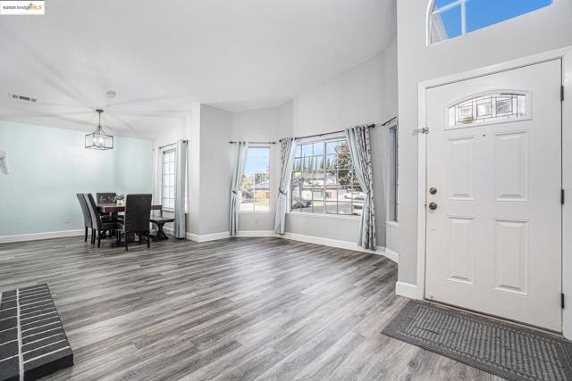 80 Mandeville Ct, Oakley CA: https://media.crmls.org/mediaz/54ba5213-ab61-4908-b364-e2bf8d9c2f76.jpg