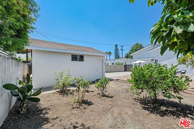3588 Helms Avenue, Culver City CA: https://media.crmls.org/mediaz/54bac69a-66c3-45c2-917e-0ece8f7e8b4d.jpg