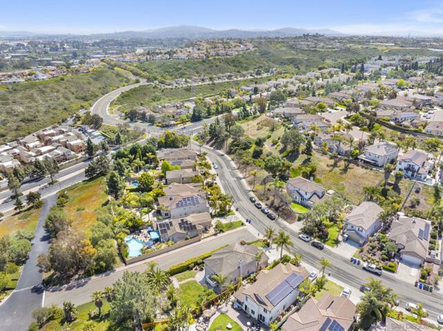 1266 Mariposa Rd, Carlsbad CA: https://media.crmls.org/mediaz/54bb2293-e1da-4382-b79c-bf404c00ea25.jpg