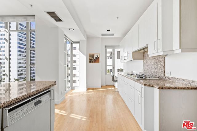 10580 Wilshire Boulevard, Los Angeles CA: https://media.crmls.org/mediaz/54bb6b88-6d3a-41c3-9837-e6e7655918d3.jpg