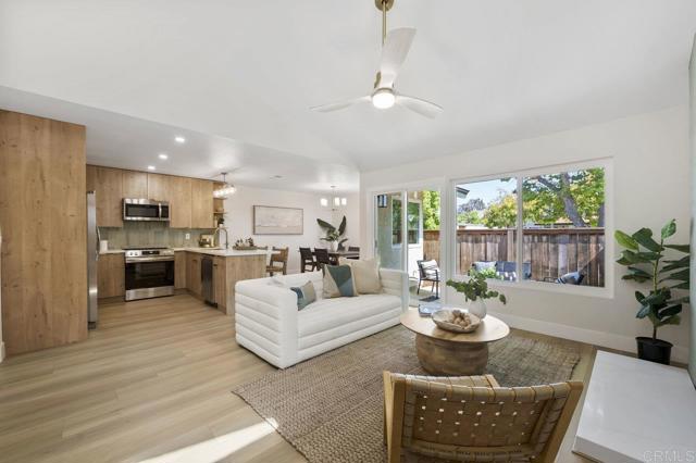 Detail Gallery Image 6 of 29 For 2041 Shadytree Ln, Encinitas,  CA 92024 - 2 Beds | 2 Baths