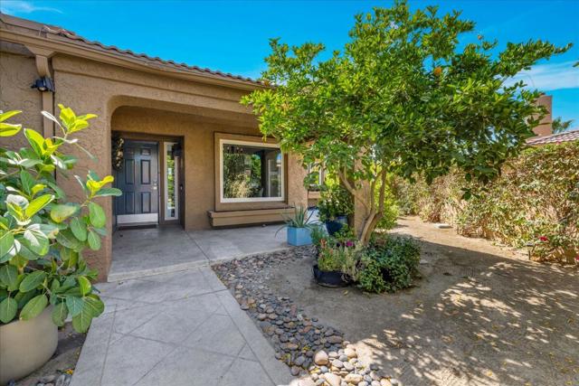 44289 Venice Court, Palm Desert CA: https://media.crmls.org/mediaz/54bbca8b-2f1e-4ecf-818a-3becac800f50.jpg