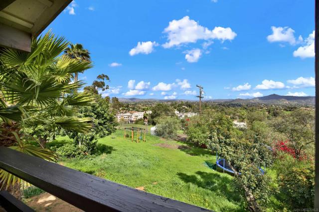 460 Rancho La Mirada Ln, Escondido CA: https://media.crmls.org/mediaz/54bc23bb-fd35-4938-b276-e13bc01307e8.jpg