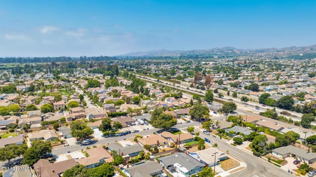 624 Montgomery Avenue, Ventura CA: https://media.crmls.org/mediaz/54bcf621-f022-4c91-9097-03696a4a9184.jpg
