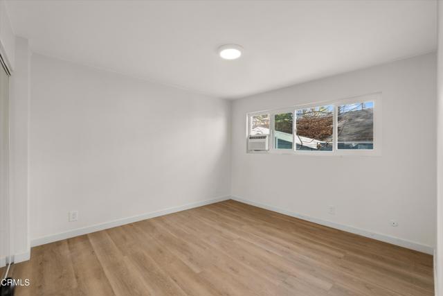 624 Silver Lake Boulevard, Los Angeles CA: https://media.crmls.org/mediaz/54bd10c8-0084-4ba6-acd5-d102988aa395.jpg