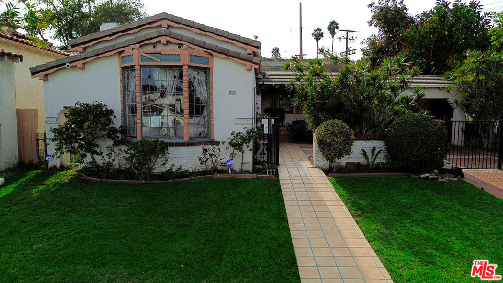4191 Angeles Vista Boulevard