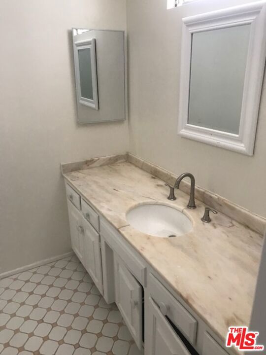 6970 Fernhill Drive, Malibu CA: https://media.crmls.org/mediaz/54bd5b80-00b4-4609-8aef-fad000b8295b.jpg