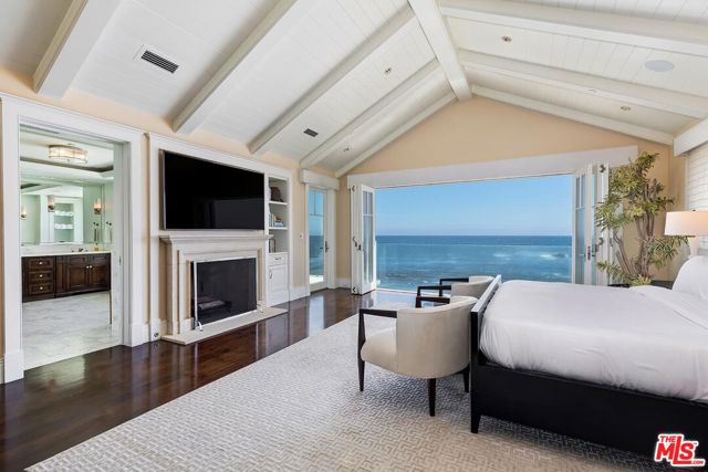 119 Malibu Colony Road, Malibu CA: https://media.crmls.org/mediaz/54bdbbb8-7342-4b09-b341-ca75ceb3587e.jpg
