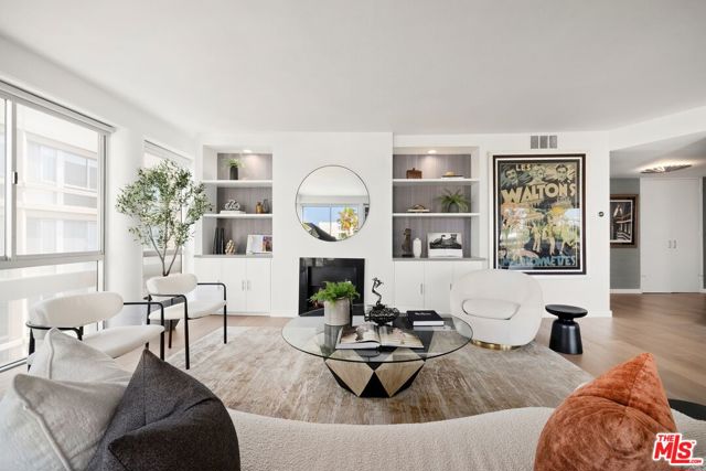 320 North Maple Drive, 507 photo 4