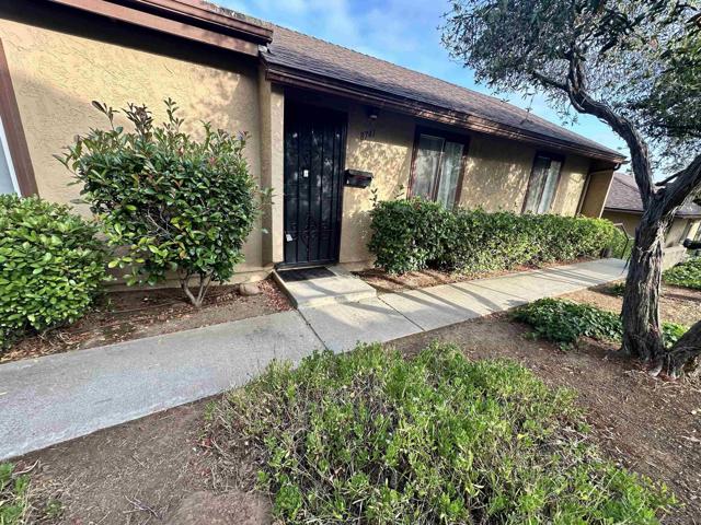 8741 Wahl St, Santee CA: https://media.crmls.org/mediaz/54be4904-a848-4ee3-bb1f-aaa04d5894a1.jpg