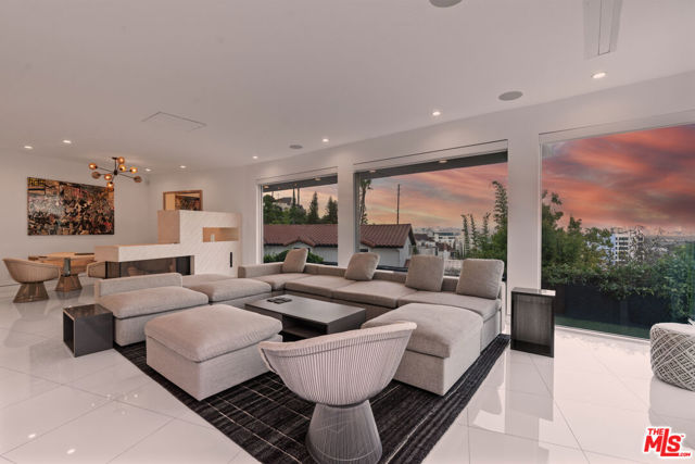 1377 Miller Place, Los Angeles CA: https://media.crmls.org/mediaz/54beb19b-ab75-4c68-80c2-453a180010f7.jpg