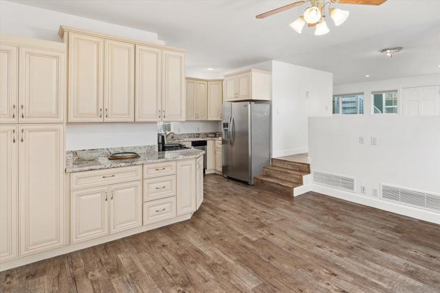260 H Avenue, Coronado CA: https://media.crmls.org/mediaz/54beecf9-fbce-4b53-bcd4-a97b404287fd.jpg